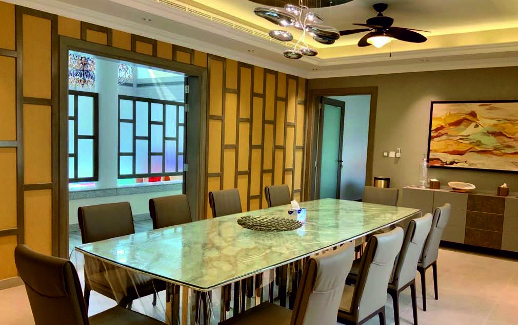 Dining room with lattice-panelled walls and stone table